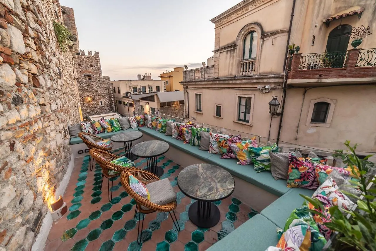 Médousa Bistrot&Suites Taormina 2*,  Italia